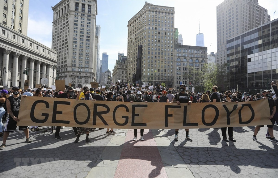 U.S. protesters, angry at Floyd's death, defy curfew but violence subsides